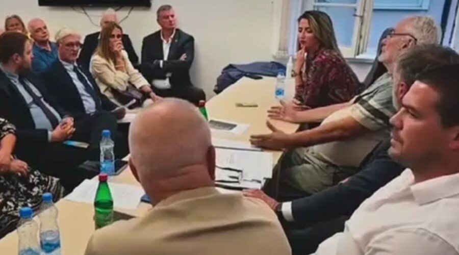 ISPLIVAO SNIMAK SASTANKA NESTOROVIĆEVOG POKRETA: Priznali da su od Andreja Vučića tražili pare i medije, a evo šta su obećali Vulinu! (VIDEO)
