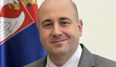 IZ “KRENI PROMENI” TVRDE: Dušan Kozarev, gensek Ministarstva spoljnjih poslova, naredio ambasadama i konzulatima opstruisanja glasanja u dijaspori!