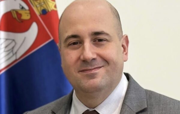 IZ “KRENI PROMENI” TVRDE: Dušan Kozarev, gensek Ministarstva spoljnjih poslova, naredio ambasadama i konzulatima opstruisanja glasanja u dijaspori!