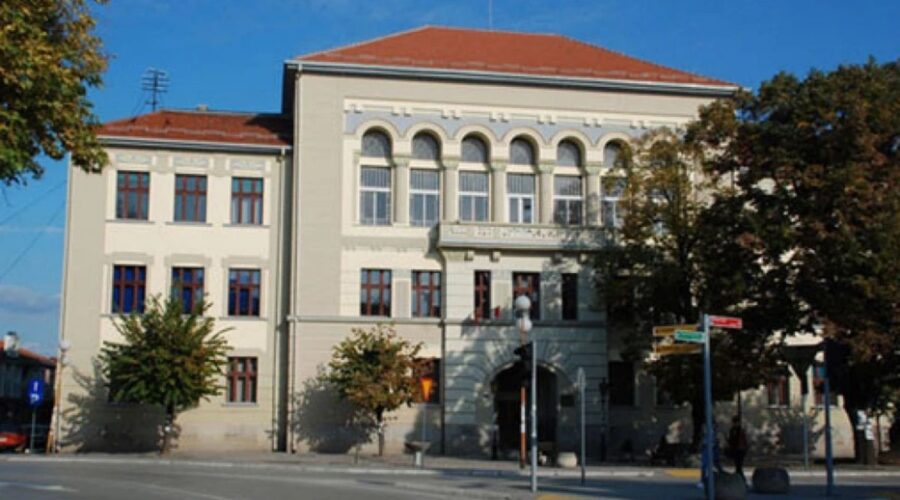 IZ POŠTE NA MESTO DIREKTORKE GIMNAZIJE U ČAČKU: Ministarstvo prosvete imenovalo novu direktorku uprkos protivljenju kolektiva!