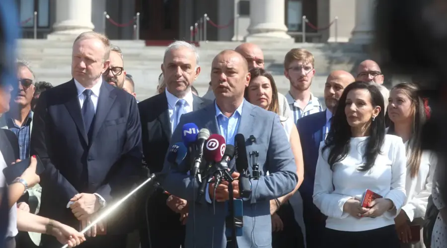 “Imamo samo jednog protivnika, nemojte da unose seme zla između nas”: Koalicija Evropska Srbija predala listu RIK-u