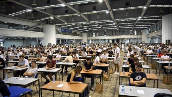 ЈОШ ЈЕДНА ИСПЛАТА ПРВЕ РАТЕ СТУДЕНТИМА: Исплаћена школарина за укупно 39.772 академаца ЈОШ ЈЕДНА ИСПЛАТА ПРВЕ РАТЕ СТУДЕНТИМА: Исплаћена школарина за укупно 39.772 академаца