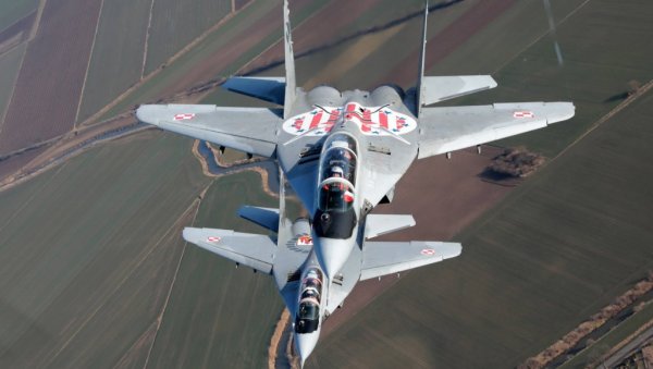 ПОЉСКА ПОДИГЛА АВИОНЕ: Издата и узбуна ПОЉСКА ПОДИГЛА АВИОНЕ: Издата и узбуна