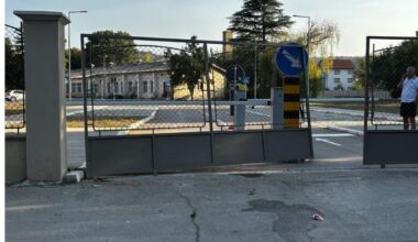 JEZIV INCIDENT U NIŠU: Na dete pala kapija Prekršajnog suda koja je nedavno postavljena!