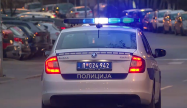 JEZIV SLUČAJ KOD OBRENOVCA: Otac dao desetogodišnjem sinu napunjen pištolj i navodno naredio da puca na poslovnog partnera!
