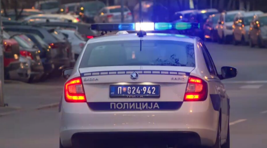 JEZIV SLUČAJ KOD OBRENOVCA: Otac dao desetogodišnjem sinu napunjen pištolj i navodno naredio da puca na poslovnog partnera!