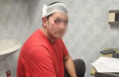 JOŠ JEDNO NASILJE NAPREDNJAKA TOKOM IZBORNE KAMPANJE: Posmatrač Agencije za sprečavanje korupcije pretučen kod štanda SNS-a!
