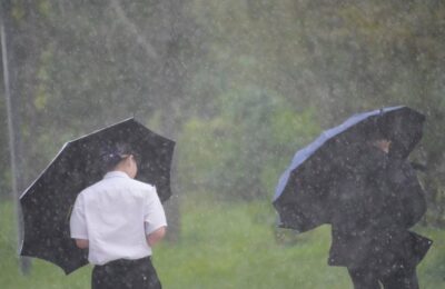 Uživajte u sunčanom i toplom danu, poznato kada nam stižu kiša i i udari vetra