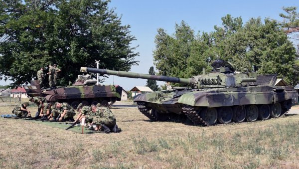 БУДУЋИ ПОДОФИЦИРИ ВОЈСКЕ СРБИЈЕ ПРЕД ПОСЛЕДЊИМ ИСПИТОМ: Ево како изгледа завршна фаза обуке (ВИДЕО) БУДУЋИ ПОДОФИЦИРИ ВОЈСКЕ СРБИЈЕ ПРЕД ПОСЛЕДЊИМ ИСПИТОМ: Ево како изгледа завршна фаза обуке (ВИДЕО)