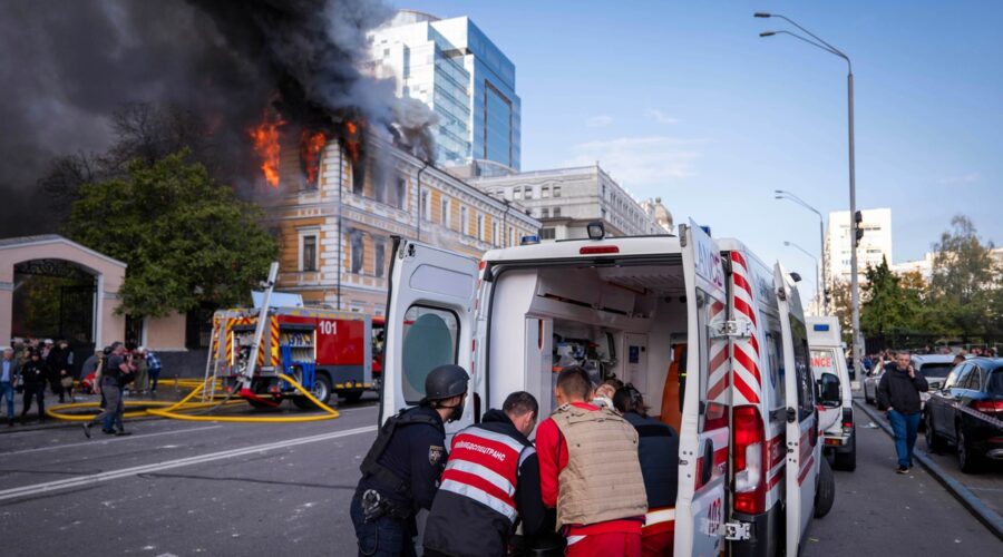 Kijev probudile žestoke detonacije Rusi zasuli prestonicu balističkim raketama i dronovima: Gore medicinski centri i fabrike, ima mrtvih i ranjenih!