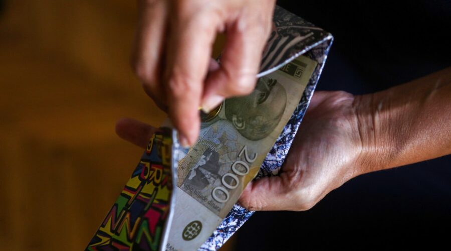 Koliki je rok za podizanje 6.000 dinara od države: Za jednu grupu građana uopšte ne postoji, ali za većinu, ovo je datum