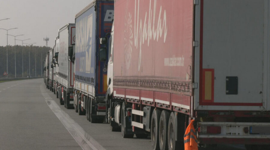 Kolone na granicama: Teretna vozila na Batrovcima čekaju sedam sati, gužve i na drugim prelazima