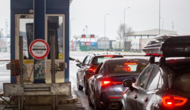 Kolone na izlazu iz Srbije: Kamiondžije na Šidu čekaju čak 5 sati, satima se stoji i na Batrovcima