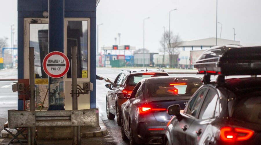 Kolone na izlazu iz Srbije: Kamiondžije na Šidu čekaju čak 5 sati, satima se stoji i na Batrovcima