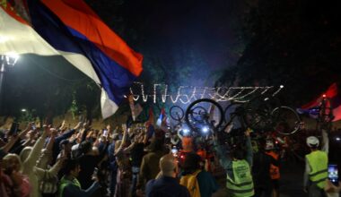 Kreni-Promeni: Naprednjaci u Nišu primoravaju zaposlene da dođu na kontraskup zbog studenata | Srpska dijaspora