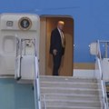 Kvar na Trampovom avionu: Predsednik SAD neplanirano zadržan, otkazao tobogan za evakuaciju u hitnim slučajevima