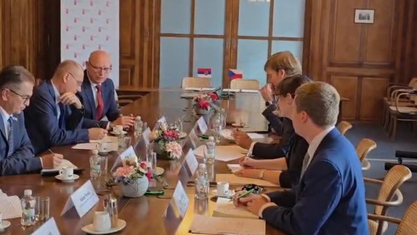 ЛОНЧАР У ПОСЕТИ ЧЕШКОЈ: Састао се са чешким колегом - потписан Меморандум о разумевању између два министарства ЛОНЧАР У ПОСЕТИ ЧЕШКОЈ: Састао се са чешким колегом - потписан Меморандум о разумевању између два министарства