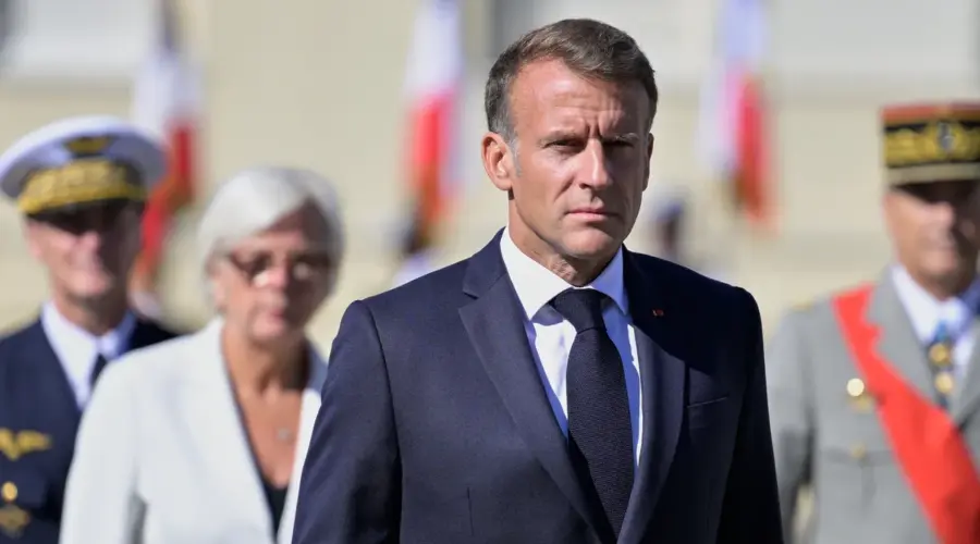 Makron pozvao Vašington da pruži bržu pomoć Ukrajini