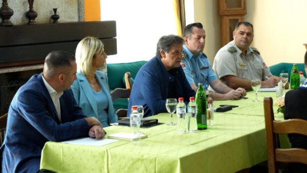 ГАШИЋ ОБИШАО ВОЈНУ УСТАНОВУ МОРОВИЋ: Велика улагања у опрему, инфраструктуру и услове рада