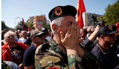 NAKON PRESUDE U HAGU DOŠLO DO INCIDENATA: Okupljanje i dešavanja ispred zgrade EULEX-a na Kosovu i Metohiji! (VIDEO)