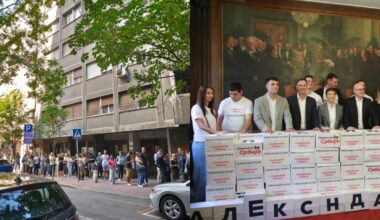 NEKI MUKU MUČE SA BIROKRATIJOM, A NEKI TAJ PROBLEM NEMAJU: SNS predao potpise RIK-u, studenti i opozicija se muče sa notarima!