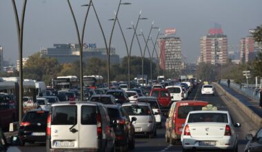 Na granicama bez zadržavanja, gužve u gradovima: Amss upozorava na brojne radove na putevima, apel svima i da voze oprezno zoni škola