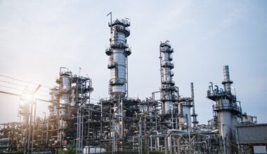 Nafta na najvišem nivou od marta! Brent iznad 100 dolara: Sukob SAD i Irana podigao cene