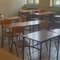 Niš: Roditelji učenika okupili se zabrinuti informacijama o pištolju u školi i spisku za odstrel