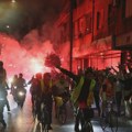 Nišlije dočekale bicikliste, SNS organizovao paralelni skup: Policija razdvajala dve grupe (FOTO GALERIJA)