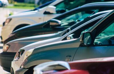 Novi metod kradljivaca automobila: Koriste lažni novac kako mamac, dok ste vi zbunjeni, oni sednu za volan i – gas!