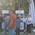 Novinarku „Media i reform centra“ opkolili i terali sa javne površine dok je snimala SNS štand u Nišu