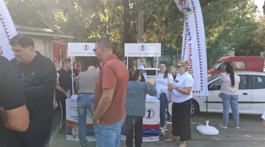 Novinarku „Media i reform centra“ opkolili i terali sa javne površine dok je snimala SNS štand u Nišu
