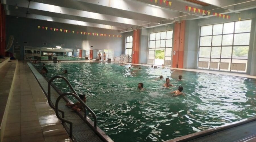 OBUKA DECE NEPLIVAČA U PARAĆINU: U organizaciji Plivačkog kluba Crnica