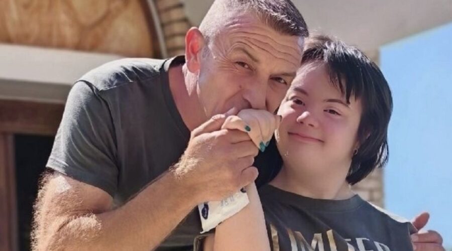 OTAC HEROJ IZ KRAGUJEVCA: Ćerku sa Daunovim sindromom uzeo iz doma, radio dva posla i sam je podigao! (FOTO)