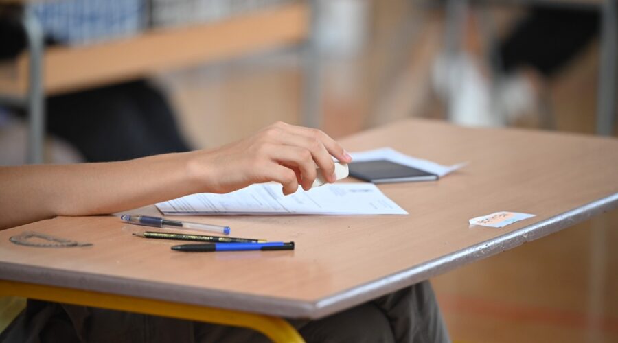 Objavljeni najnoviji rezultati PISA testiranja: Istorijski najniža tačka u pismenosti đaka u Srbiji, a skoro trećina smatra da je škola “gubljenje vremena”