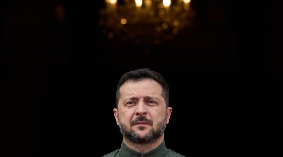 Obustavlja napade: Oglasio se Zelenski posle razgovora sa izaslanicima Amerike, Ukrajina neće napasti Moskvu do ponedeljka