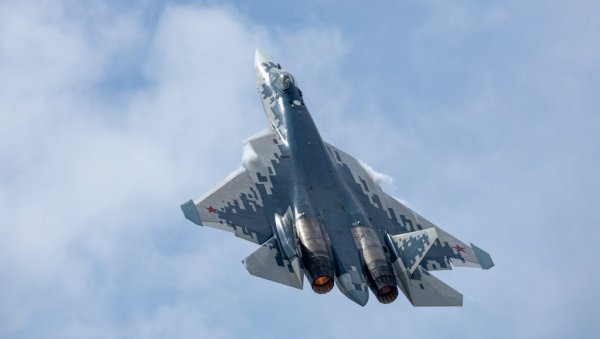 АМЕРИКАНЦИ У ШОКУ, ОВО ЈЕ НЕВЕРОВАТНО! Руски Су-57Е прелетео пола света без допуне горивом — Нико му није ни близу!