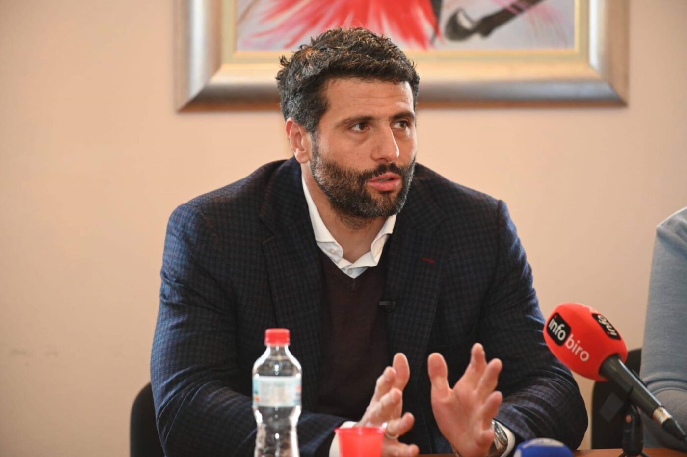 odbornica-kreni-promeni:-sapic-mi-polomio-nos-kada-sam-pokusala-da-odbranim-supruga-od-njegovog-napada odbornica-kreni-promeni:-sapic-mi-polomio-nos-kada-sam-pokusala-da-odbranim-supruga-od-njegovog-napada