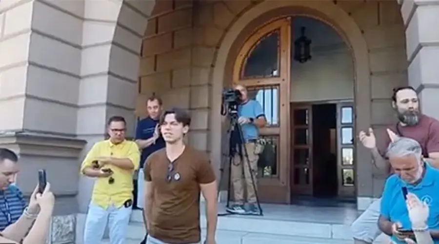 Oglasili se studenti iz Niša o odluci Senata da ne primi SNS fakultet za svog člana: Pogledajte kako slave VIDEO