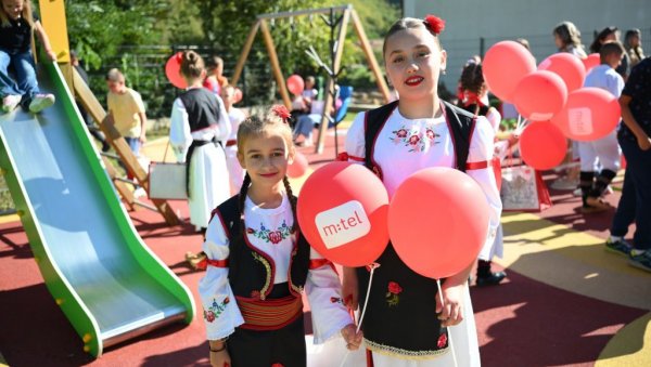 M:TEL И СРБИЈА УЛАЖУ У БУДУЋНОСТ СРПСКЕ: Отворен дечији вртић, најављена изградња градског трга M:TEL И СРБИЈА УЛАЖУ У БУДУЋНОСТ СРПСКЕ: Отворен дечији вртић, најављена изградња градског трга