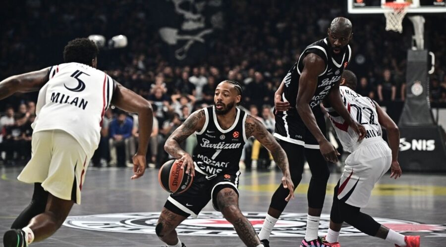 PARTIZAN SRUŠIO MILANO U ARENI: Karlik Džons održao čas košarke, crno-beli pobedom započeli novu sezonu Evrolige! (VIDEO)