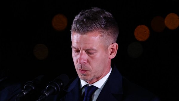 ПЕТЕР МАЂАР НАПАДНУТ НА ФЕСТИВАЛУ! Објављен снимак инцидента у Сексарду на Данима бербе (ВИДЕО)