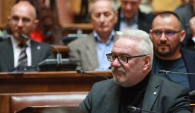 NESTOROVIĆ U PANICI:“Doveo je 80 likova iz Ćacilenda da nas preglasaju u stranci i uđu u koaliciju sa Vulinom!“