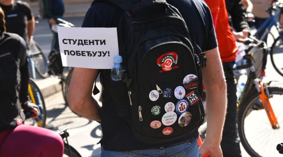 POLICIJA ZOVE STUDENTE IZ NIŠA NA INFORMATIVNI RAZGOVOR: Dvoje studenata već bilo u Policijskoj upravi zbog okupljanja na Crvenom vencu!