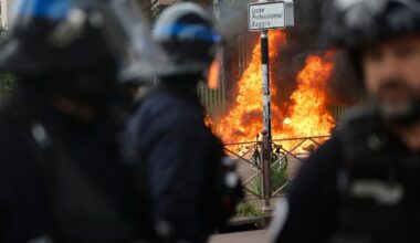 PROTESTI UČENIKA ESKALIRALI: Francuska policija privela 440 lica, većina su maloletnici!