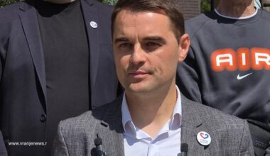 Petrović podržao studente, napušta Srbija centar