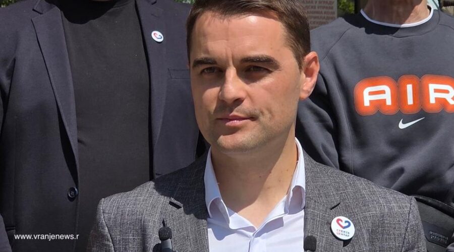 Petrović podržao studente, napušta Srbija centar