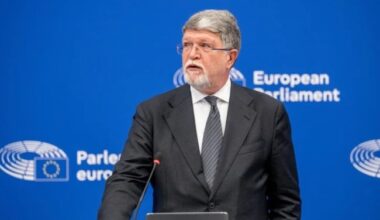 Picula: Srbija ne može u Evropu veličajući ratne zločince