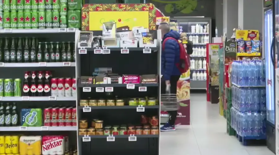 “Plata dovoljna za život trebalo bi da bude 154.000 dinara”: Da li radnici u Srbiji žive ili samo preživljavaju?