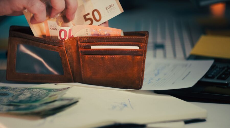 Počinje isplata 6.000 dinara iz Akcijskog fonda: Ko novac dobija odmah a ko u naredna tri dana? | Srpska dijaspora